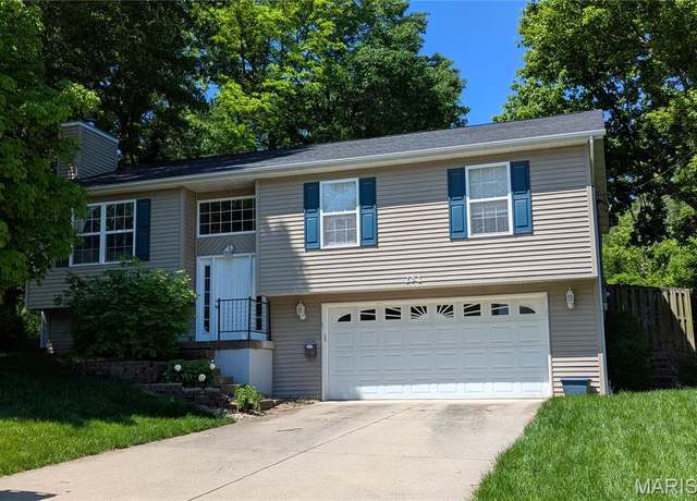 Property at 251 Seminole St, Edwardsville, IL 62025, 3 beds, 2.5 baths