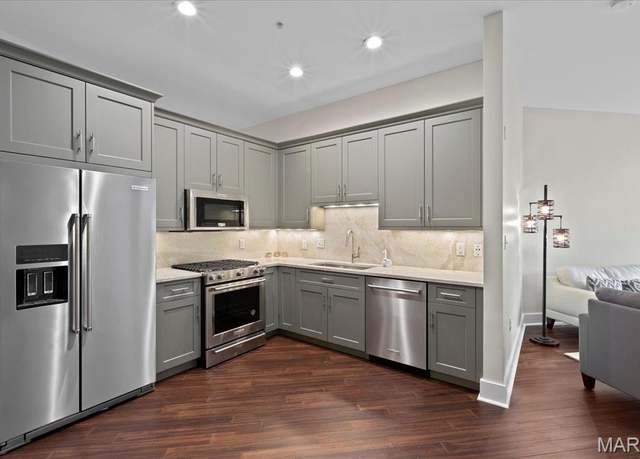 Property at 9 N Euclid Ave #411, St Louis, MO 63108, 1 bed, 1 bath