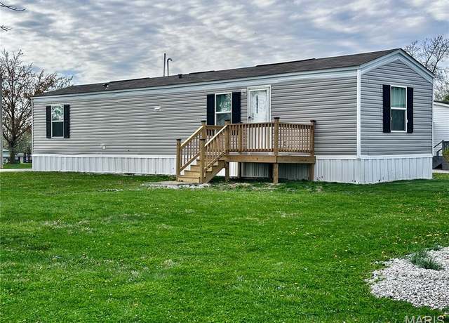 Property at 301 Washington St, Shelbyville, MO 63469, 2 beds, 1 bath