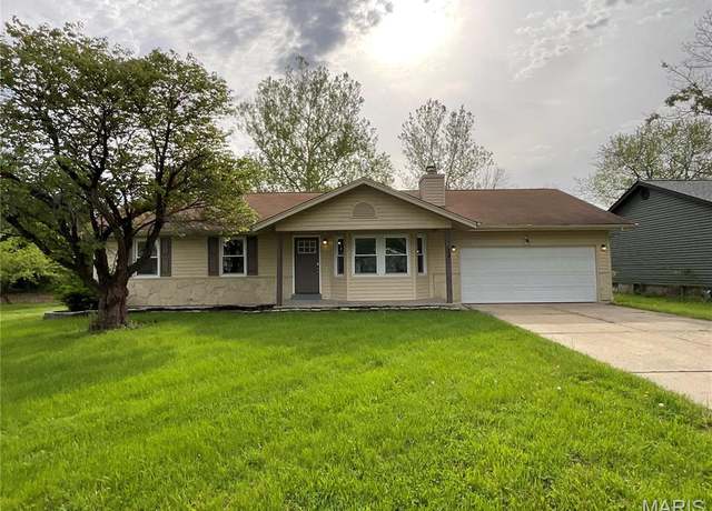 Property at 38 N Lang Dr, O'fallon, MO 63366, 3 beds, 2.5 baths