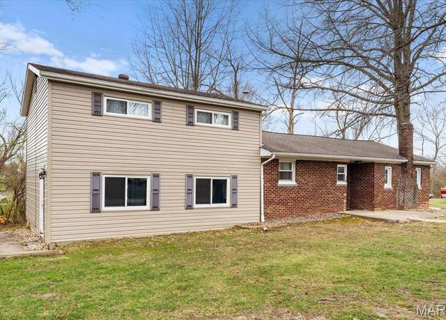 Property at 10 Cozy Ln, Fairview Heights, IL 62208, 2 beds, 3 baths