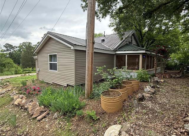 Property at 929 Race St, Thayer, MO 65791, 3 beds, 1 bath