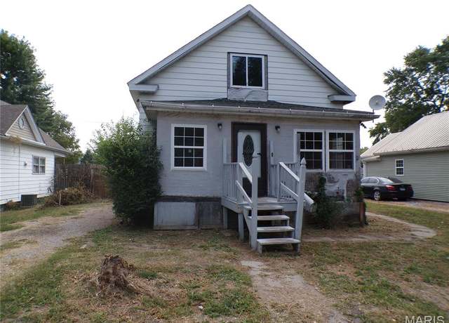 Property at 709 1st St, Gillespie, IL 62033, 2 beds, 2 baths