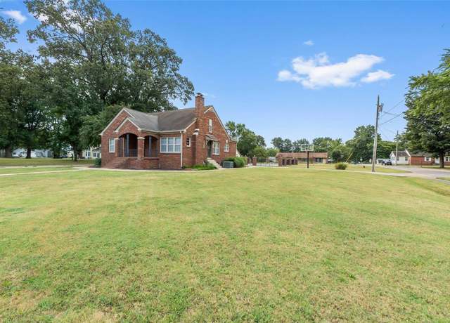 Property at 612 West Sturdivant St, Advance, MO 63730, 3 beds, 3 baths