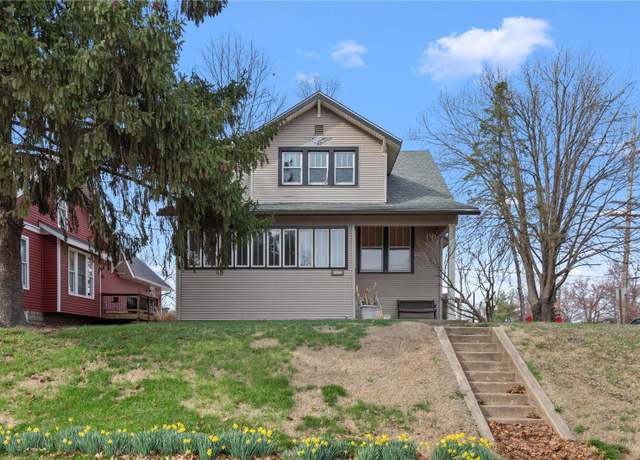 Property at 3322 Jackson St, Alton, IL 62002, 3 beds, 2 baths