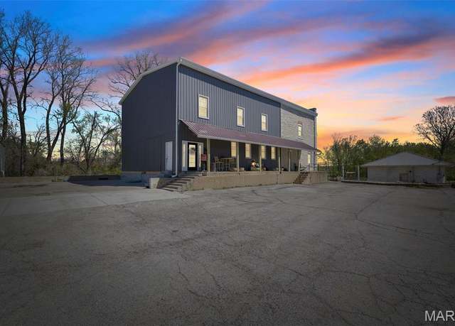 Property at 305 N Main St, Ste Genevieve, MO 63670, 5 beds, 5 baths
