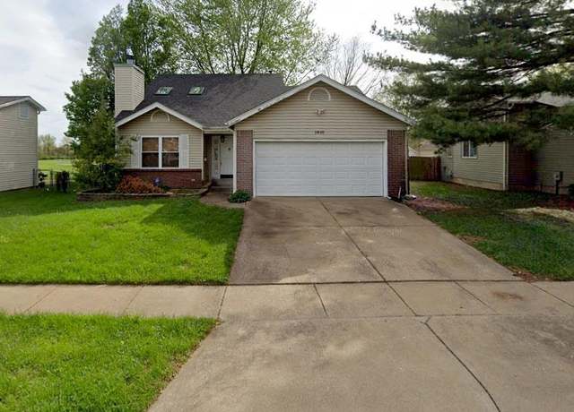 Property at 1910 Kingsford Dr, Florissant, MO 63031, 3 beds, 2.5 baths