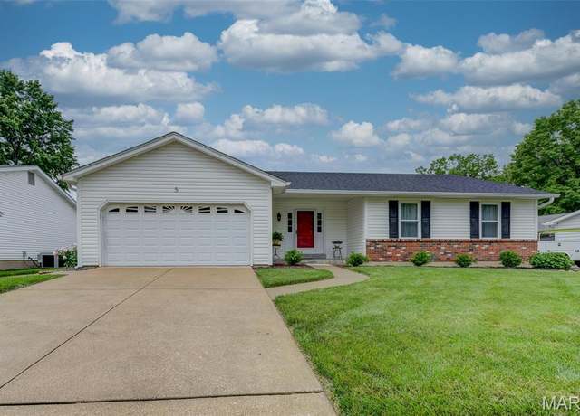 Property at 5 W Sunny Hill Blvd, St Peters, MO 63376, 3 beds, 2 baths