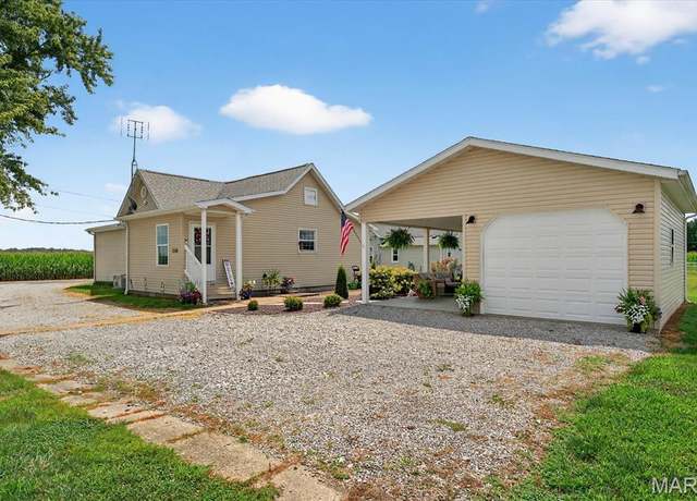 Property at 9243 Livesay St, Nashville, IL 62263, 2 beds, 2 baths