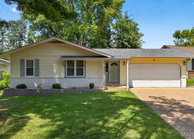 Property at 449 Madrina Ct, Ballwin, MO 63021, 3 beds, 2 baths