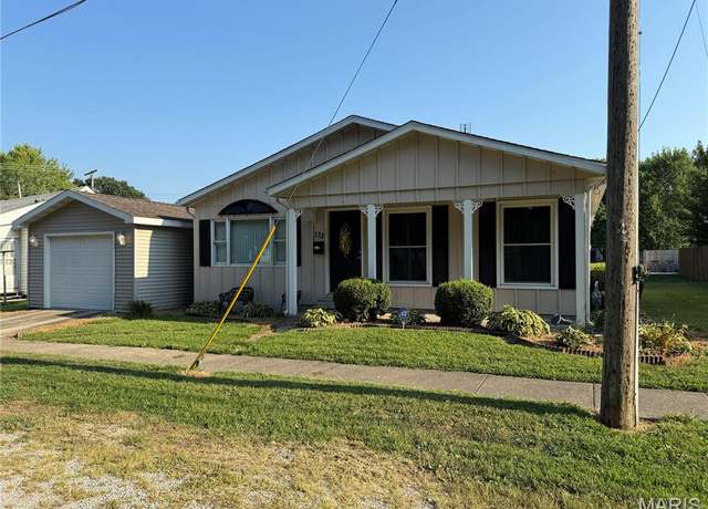 Property at 132 E Fortune St, Virden, IL 62690, 3 beds, 1 bath