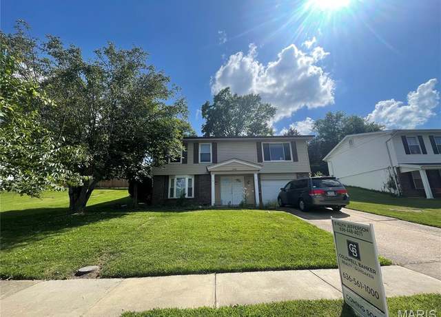 Property at 2543 Wesford Dr, Maryland Heights, MO 63043, 4 beds, 2.5 baths