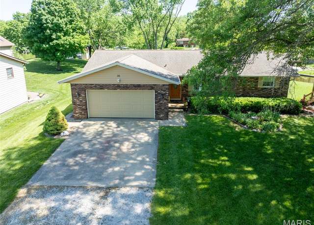 Property at 36 Shore Dr SW, Edwardsville, IL 62025, 3 beds, 2 baths