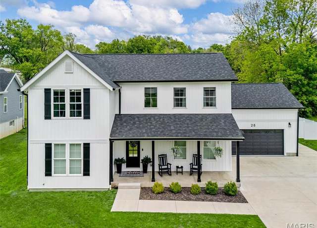 Property at 28 Millwell Dr, Maryland Heights, MO 63043, 5 beds, 4.5 baths