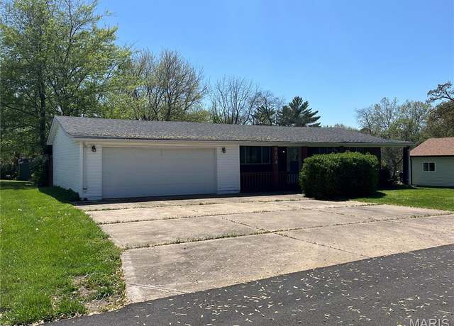Property at 4104 Faredale Ln, St Charles, MO 63304, 3 beds, 2 baths