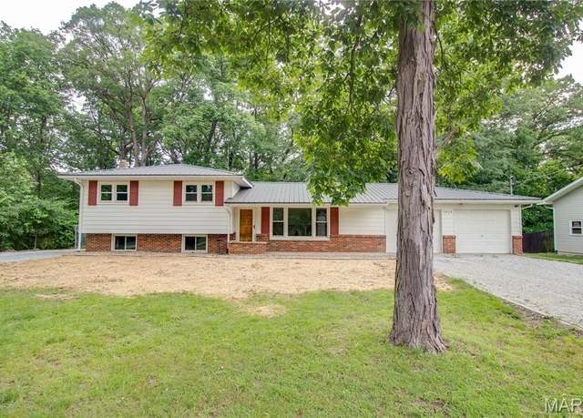 Property at 9024 Oakridge Dr, Alton, IL 62002, 4 beds, 2 baths