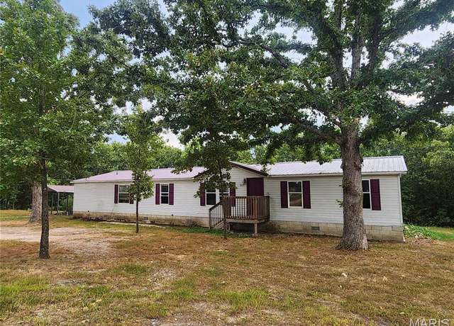 Property at 25205 Ranch Dr, Lebanon, MO 65536, 5 beds, 2 baths