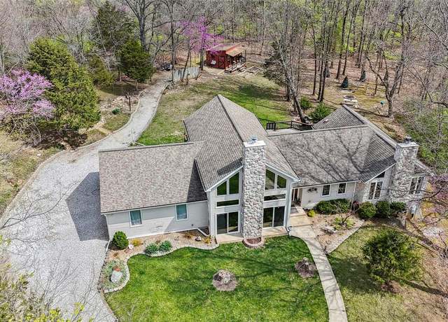 Property at 850 Stacey Ln, Fenton, MO 63026, 3 beds, 3 baths