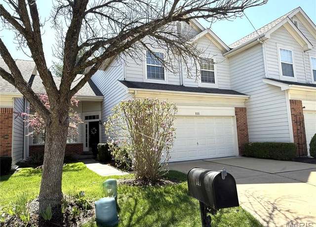 Property at 111 Chesterfield Bluffs Dr, Chesterfield, MO 63005, 4 beds, 3.5 baths