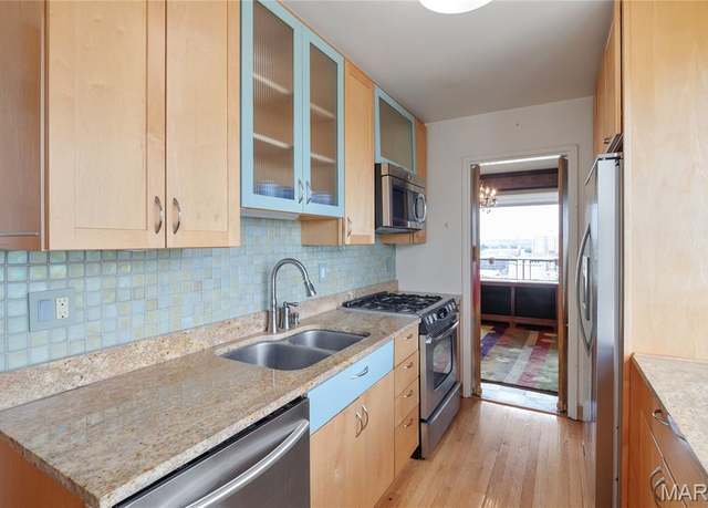 Property at 4466 W Pine Blvd Unit 15C, St Louis, MO 63108, 3 beds, 2 baths