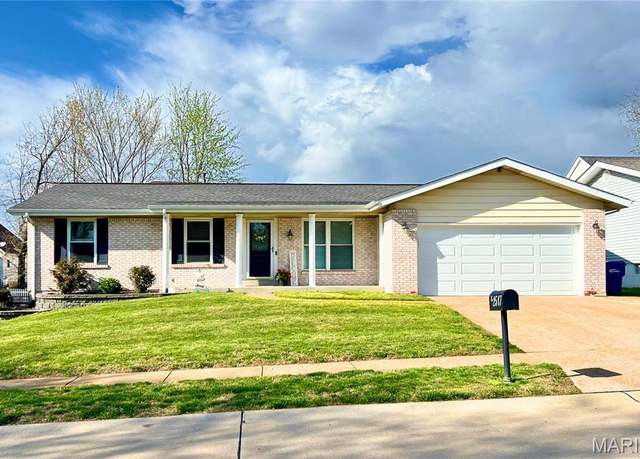 Property at 2517 Alcarol Dr, Fenton, MO 63026, 3 beds, 2 baths