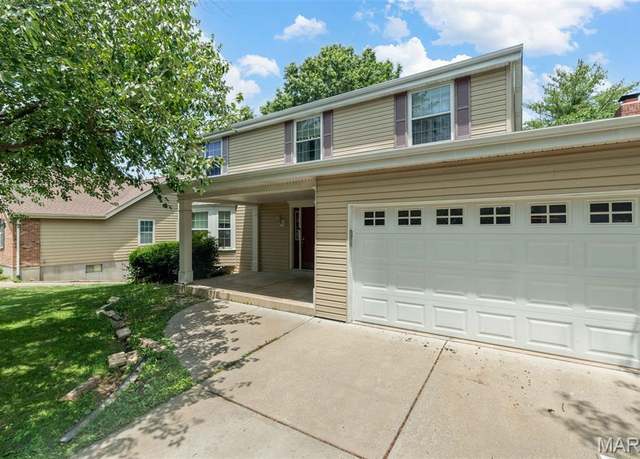 Property at 17 Connemara Rd, St Peters, MO 63376, 5 beds, 3 baths