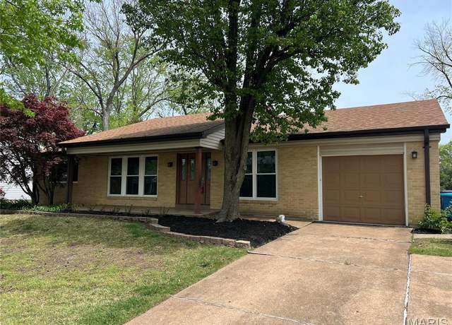 Property at 12581 Larkwood Dr, St Louis, MO 63146, 3 beds, 2 baths