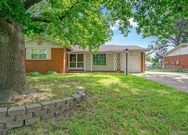 Property at 2810 Devonshire Dr, Florissant, MO 63033, 3 beds, 2 baths