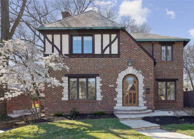 Property at 437 Mission Ct, University City, MO 63130, 4 beds, 3.5 baths