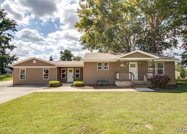 Property at 512 Strohbeck Ln, Bethalto, IL 62010, 3 beds, 2 baths