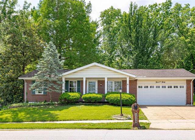 Property at 1330 Fenton Hills Rd, Fenton, MO 63026, 3 beds, 2 baths