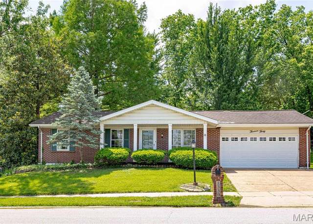 Property at 1330 Fenton Hills Rd, Fenton, MO 63026, 3 beds, 2 baths