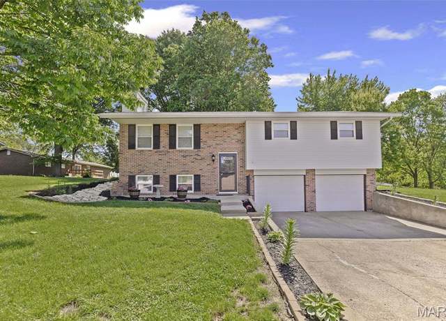 Property at 910 Borri Dr, Maryville, IL 62062, 3 beds, 2 baths