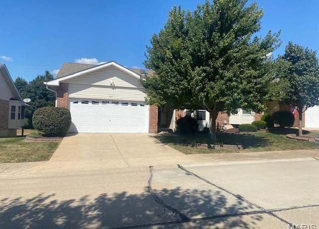 Property at 207 Southern Oaks Dr, St Charles, MO 63303, 3 beds, 3 baths
