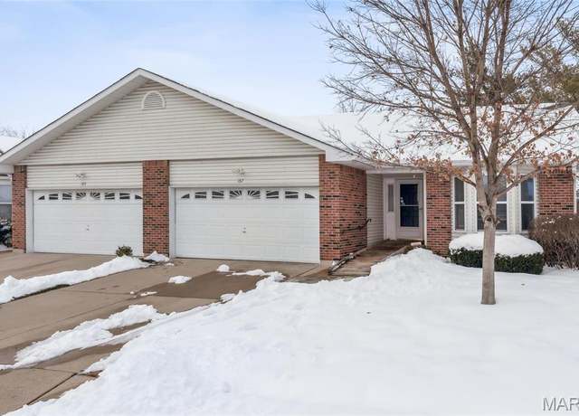 Property at 167 Southern Oaks Dr, St Charles, MO 63303, 2 beds, 2.5 baths
