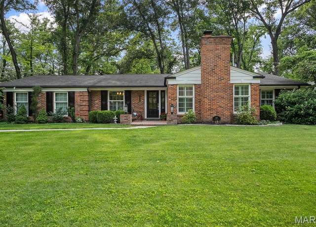 Property at 1805 Firethorn Dr, Des Peres, MO 63131, 4 beds, 2 baths