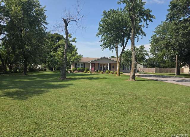 Property at 419 Lynn St, Sikeston, MO 63801, 4 beds, 3 baths