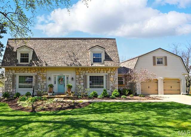 Property at 14949 Manor Ridge Dr, Chesterfield, MO 63017, 5 beds, 3.5 baths