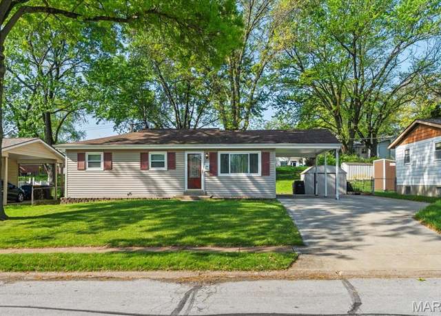 Property at 802 Undercliff Dr, Hazelwood, MO 63042, 3 beds, 2 baths