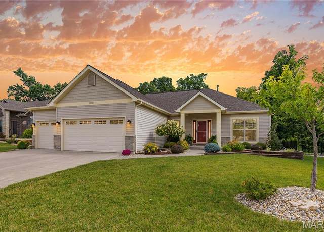 Property at 1032 Timber Bluff Dr, Wentzville, MO 63385, 4 beds, 3 baths