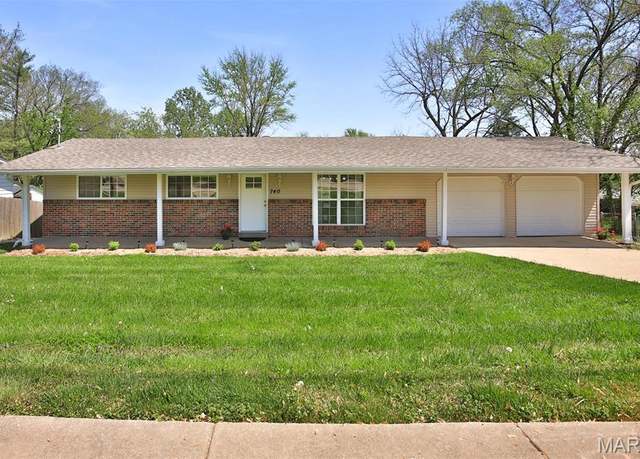 Property at 740 Jungs Station Rd, St Charles, MO 63303, 4 beds, 2 baths