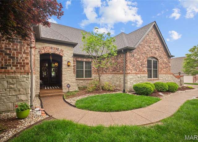 Property at 2825 Christopher Bluffs Ln, St Louis, MO 63129, 4 beds, 3.5 baths