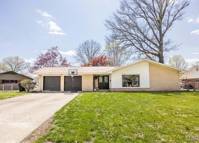 Property at 625 Springdale Dr, Belleville, IL 62223, 3 beds, 2 baths