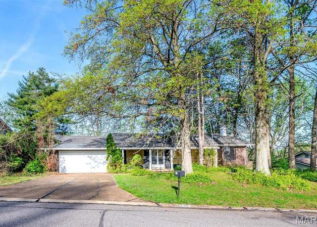 Property at 1239 Cheverly Ct, St Louis, MO 63146, 3 beds, 2.5 baths
