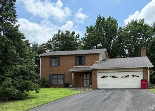 Property at 217 Foust Dr, Sikeston, MO 63801, 3 beds, 2.5 baths