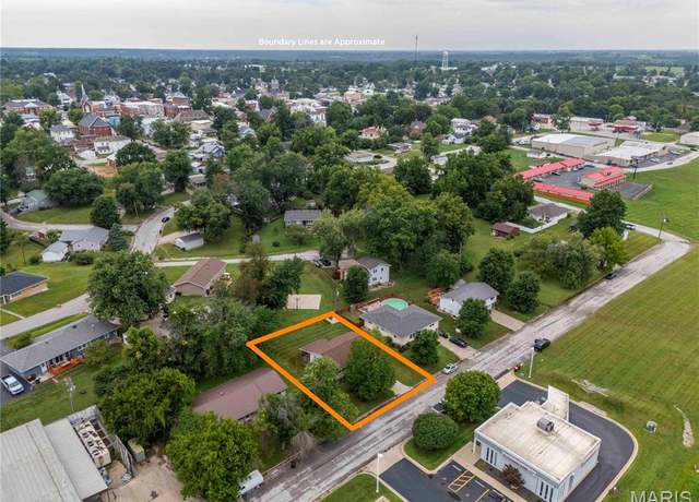 Property at 418 Elizabeth Ave, Palmyra, MO 63461, 3 beds, 2 baths