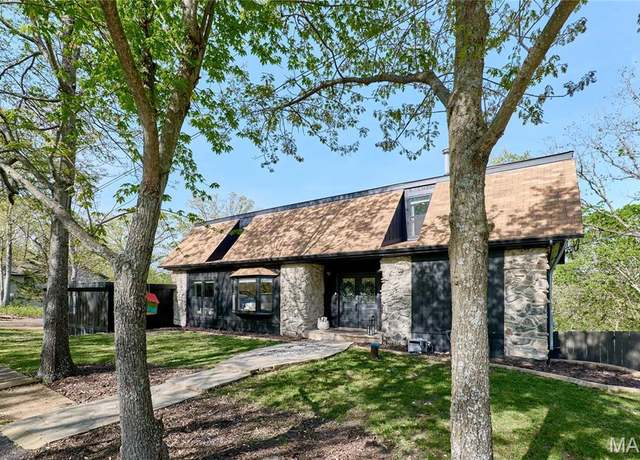 Property at 2111 Davis Dr, High Ridge, MO 63049, 4 beds, 3 baths