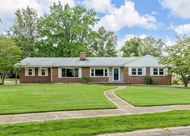 Property at 21 Valley Dr, Florissant, MO 63031, 3 beds, 2 baths