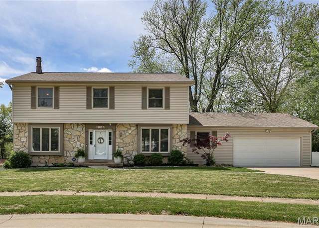 Property at 1825 Orchard Hill Dr, Chesterfield, MO 63017, 4 beds, 3.5 baths
