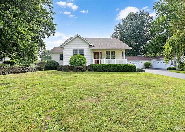 Property at 120 Oak St, Moro, IL 62067, 3 beds, 2 baths